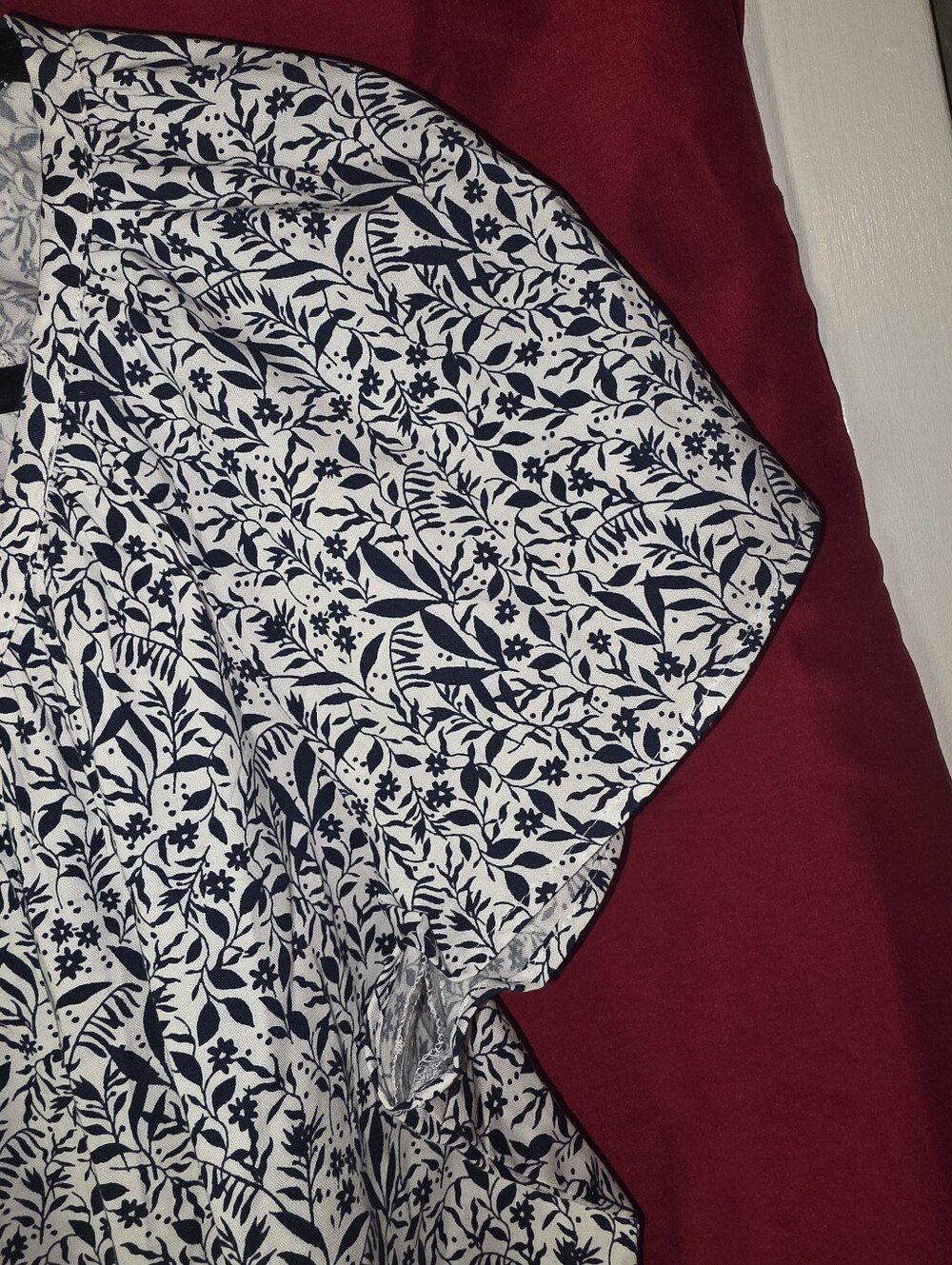 LOFT Navy & White Floral Vine Print Top Blouse - Size Large - Picture 4 of 5